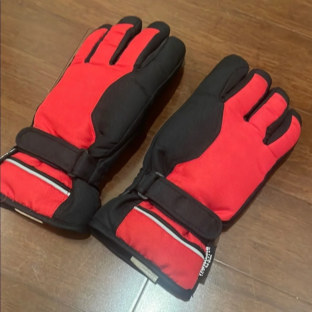 Thinsulate Red and Black Winter Gloves